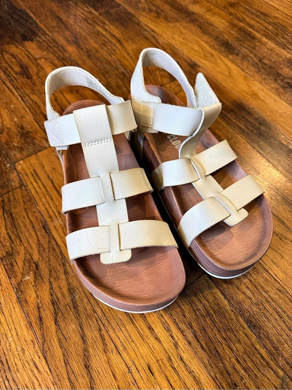 CLOUD Platform Sandals in White & Beige